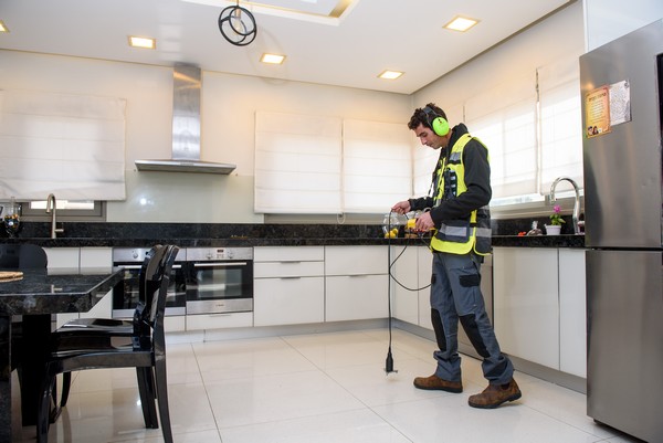 איתור נזילות מים באמצעות מכשור אקוסטי